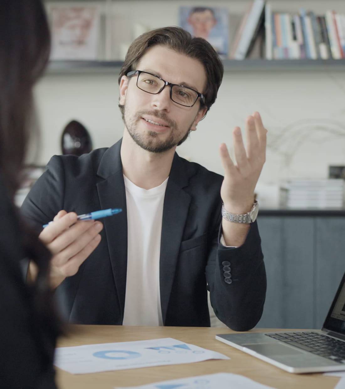 聞き逃しゼロ、AI秘書があなたの耳に